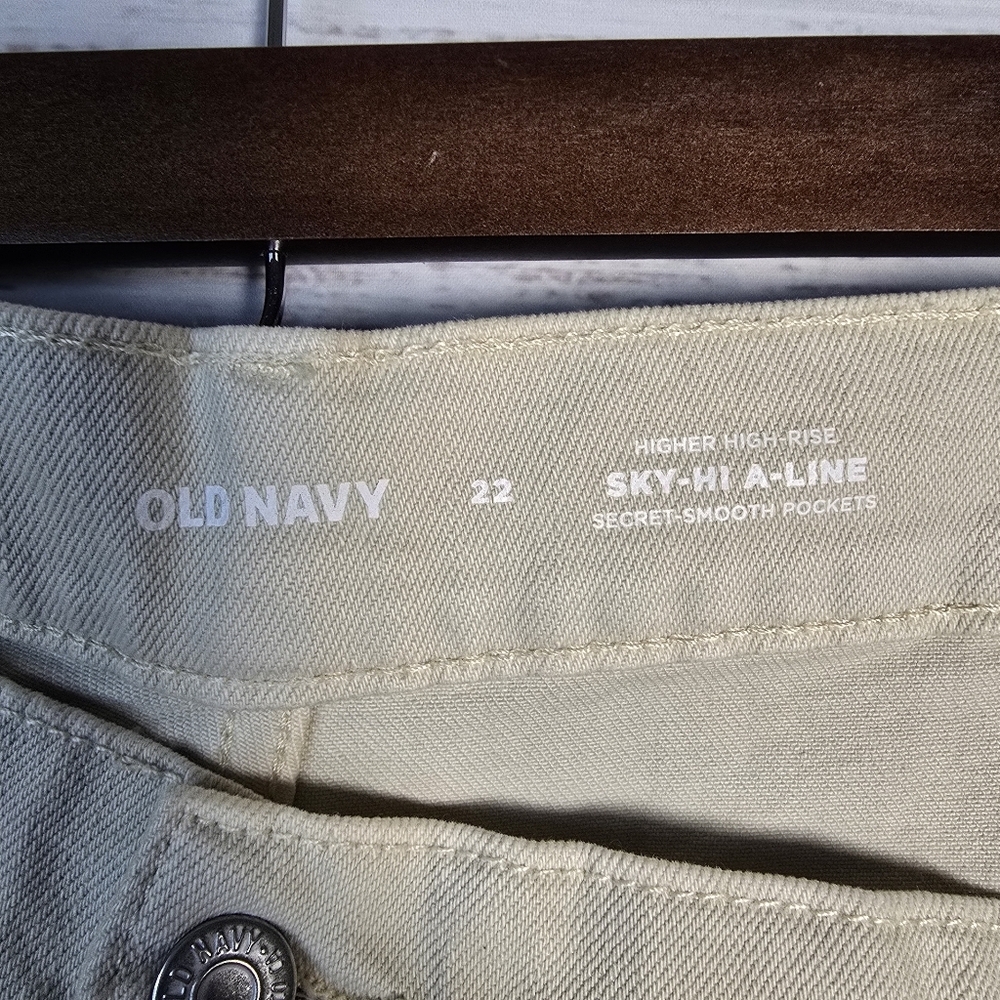 NWT Old Navy Cream 3" Womens Raw Hem‎ Shorts Plus Size 22 Sky-hi Aline - Picture 3 of 7